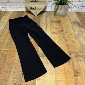 Lululemon Groove Super-High-Rise Crop 23 Black Size 2